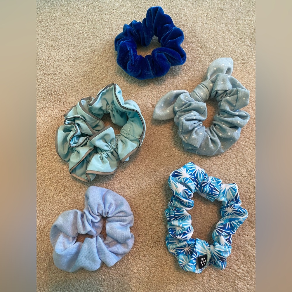 Set of 5 hair scrunchies blue NWOT